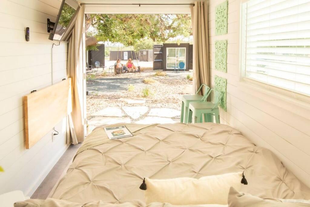 The Container Retreat @ 290 Wine Trail #9 Get Away Today! Hye Екстериор снимка