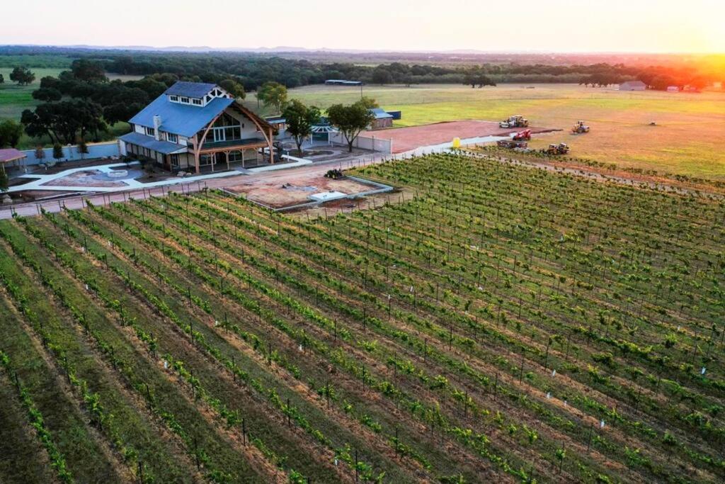 The Container Retreat @ 290 Wine Trail #9 Get Away Today! Hye Екстериор снимка